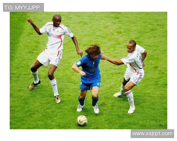 足球明星难辨真伪谁是球场上的真正传奇与偶像