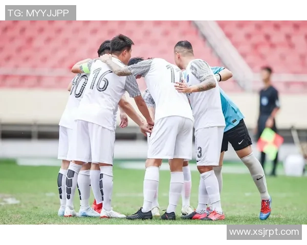 昔日足球明星退役后生活照曝光展现不同人生风貌与精彩瞬间 昔日足球明星退役后生活照曝光展现不同人生风貌与精彩瞬间